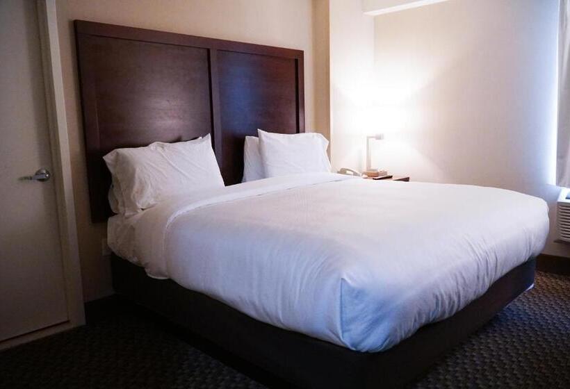 Quarto Quádruplo Deluxe, Mint Jfk Airport