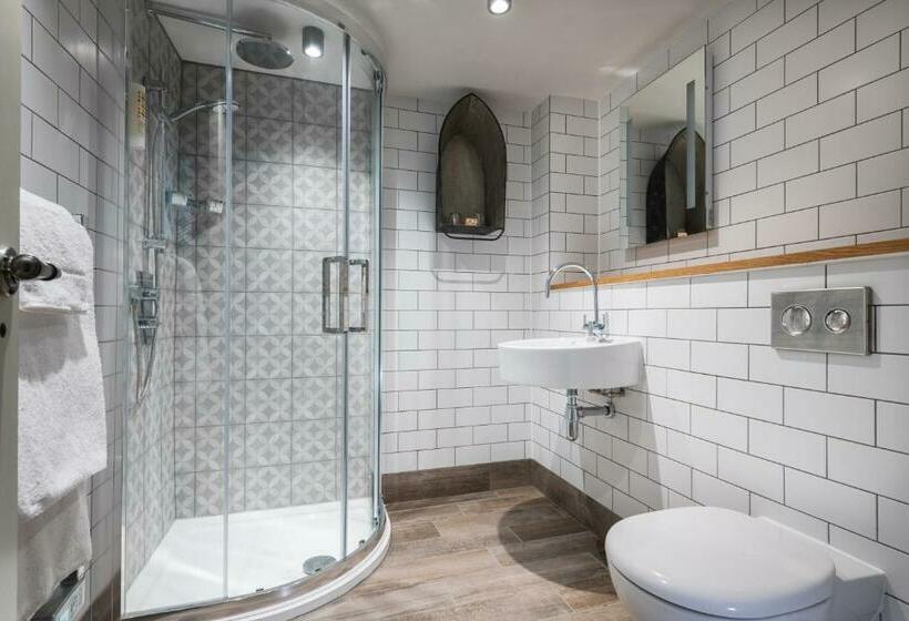 اتاق استاندارد با تخت بزرگ, Lifeboat Inn