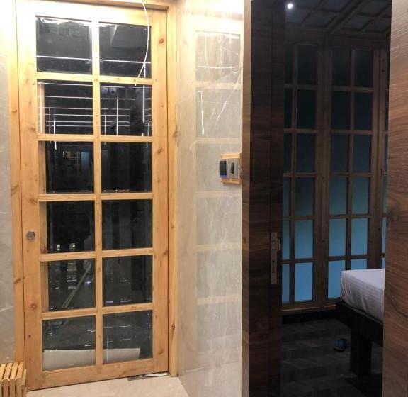 Номер Стандарт, Rooms Dadar Near Station