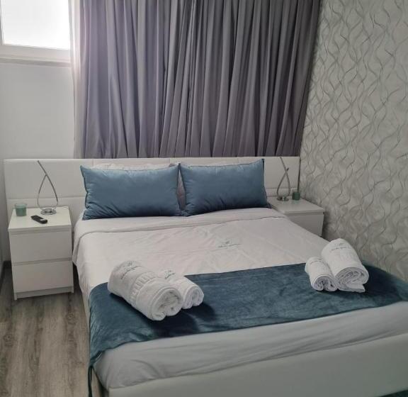 스위트, Mikaela Guest House