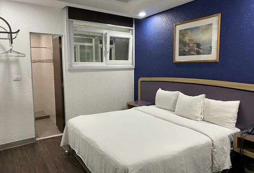 Quarto Estandar, Menara