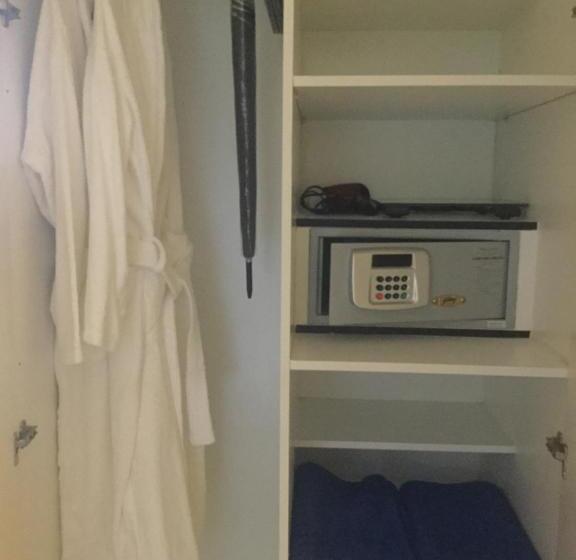 استودیو استاندارد با چشم‌انداز استخر, The Travel Inn Durban