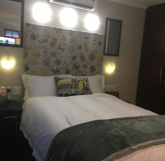 استودیو استاندارد با چشم‌انداز استخر, The Travel Inn Durban