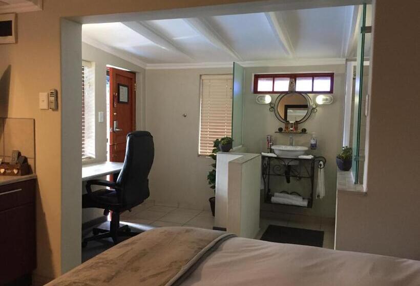 استودیو استاندارد با چشم‌انداز استخر, The Travel Inn Durban