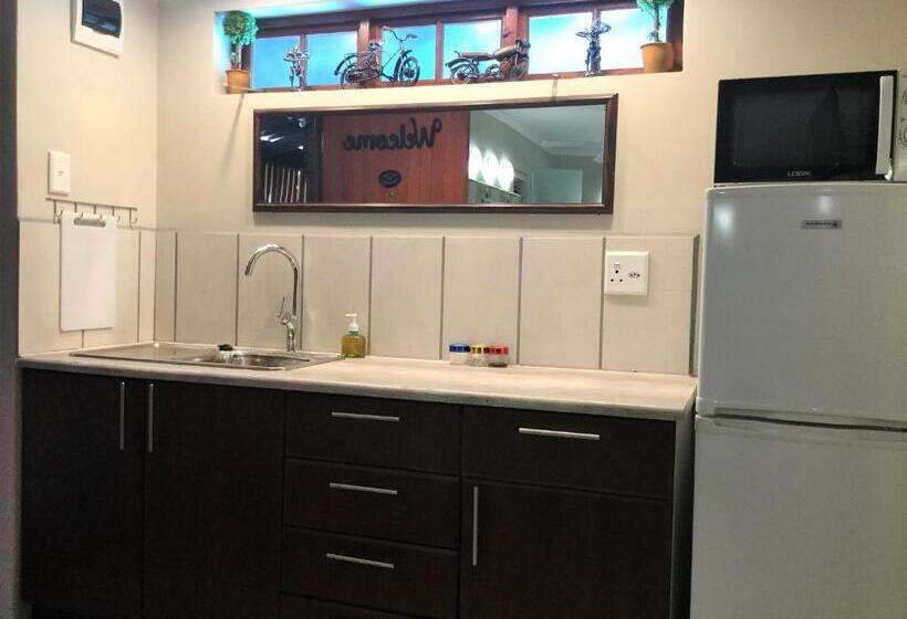 استودیوی لوکس, The Travel Inn Durban