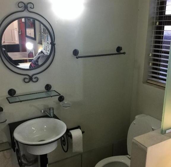 استودیوی لوکس, The Travel Inn Durban