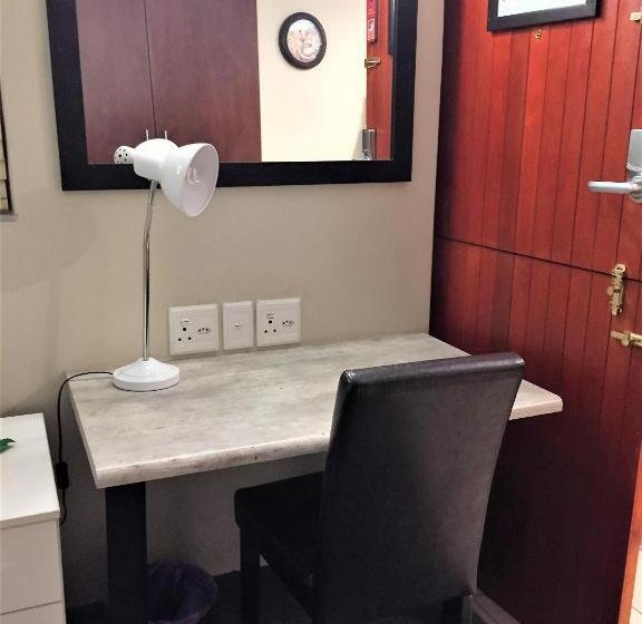 استودیوی لوکس, The Travel Inn Durban