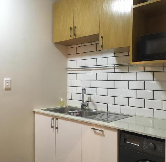 سوییت لوکس, The Travel Inn Durban