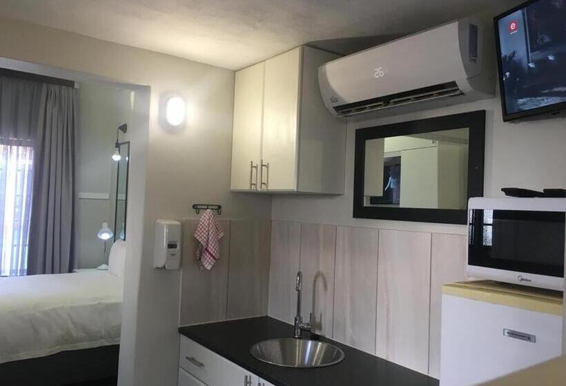 سوییت لوکس, The Travel Inn Durban