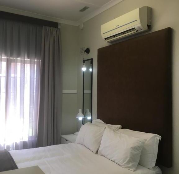 سوییت لوکس, The Travel Inn Durban