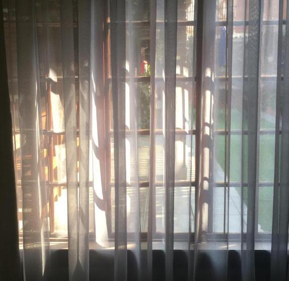 سوییت لوکس, The Travel Inn Durban