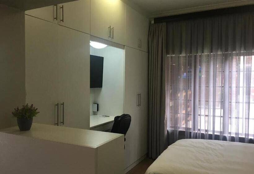 سوییت لوکس, The Travel Inn Durban