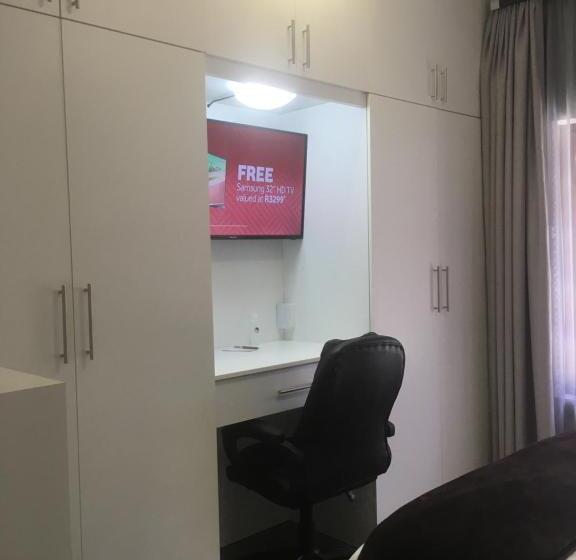 سوییت لوکس, The Travel Inn Durban