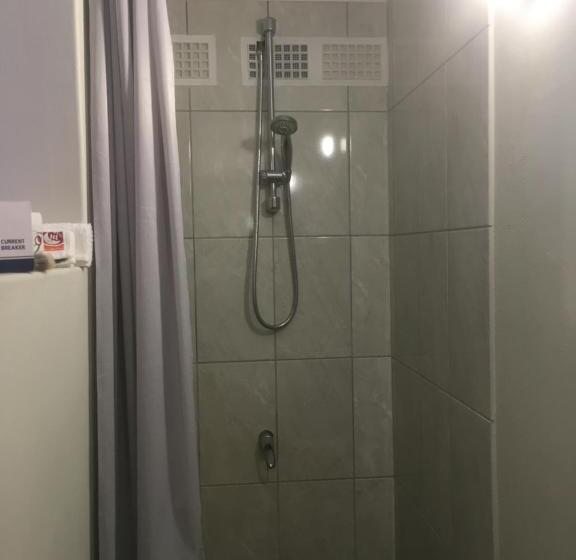 سوییت لوکس, The Travel Inn Durban