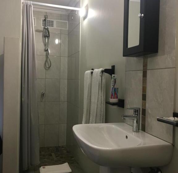 سوییت لوکس, The Travel Inn Durban