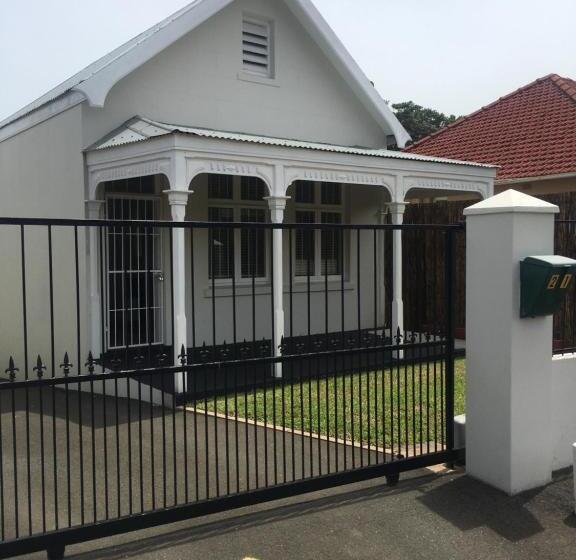 اتاق خانوادگی, The Travel Inn Durban