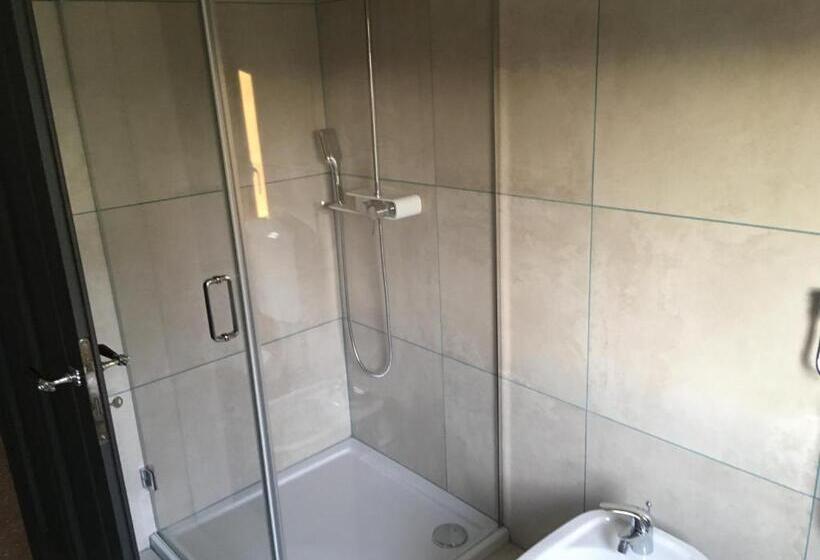 اتاق استاندارد سه نفره, Piccadilly B&b