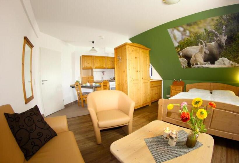 Номер Стандарт Трехместный, Landhotel Jagdschloss
