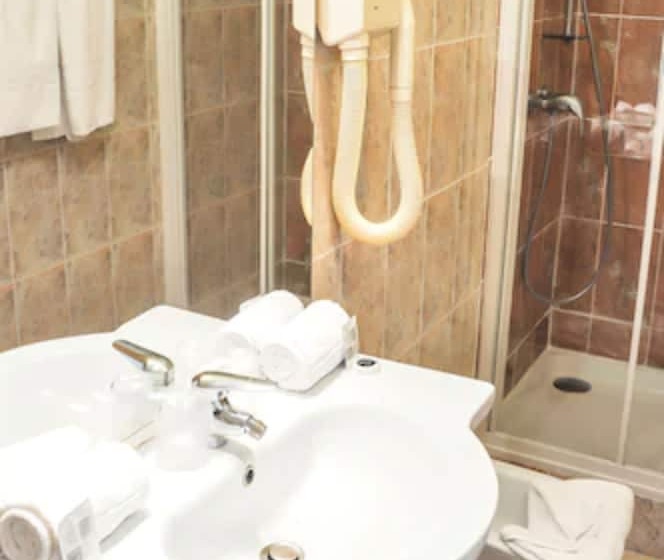 غرفة قياسية, Stella Marina