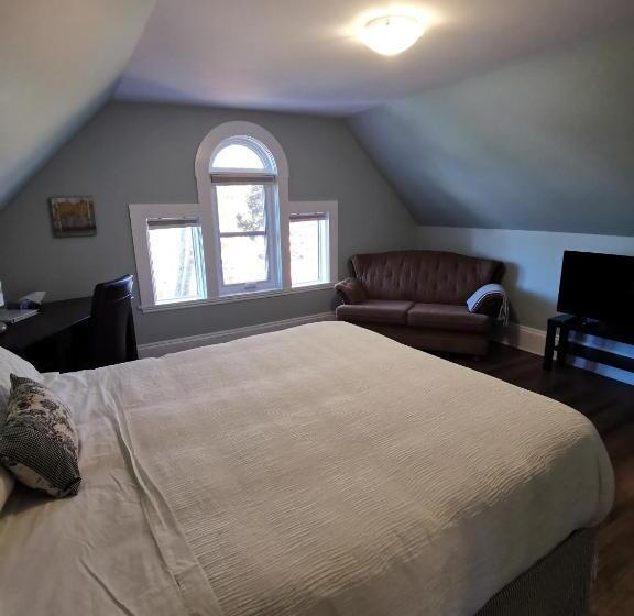 Номер Economy, By The River B&b