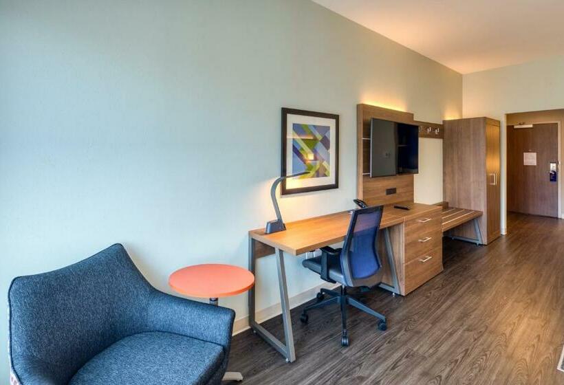带大床的套房, Holiday Inn Express & Suites   Charlotte   South End, An Ihg