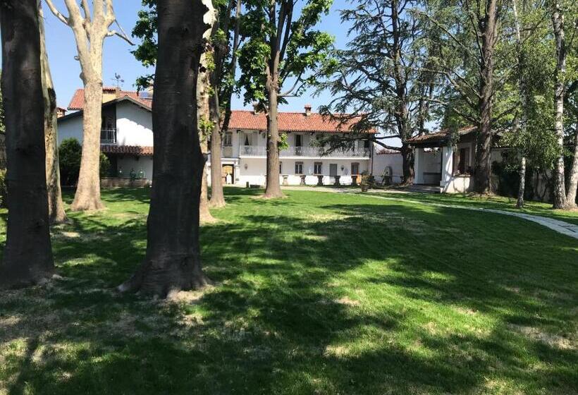 ガーデンビューファミリールーム, Antica Villa Cuneo  Guest House   B&b E Non Un Hotel A Cuneo
