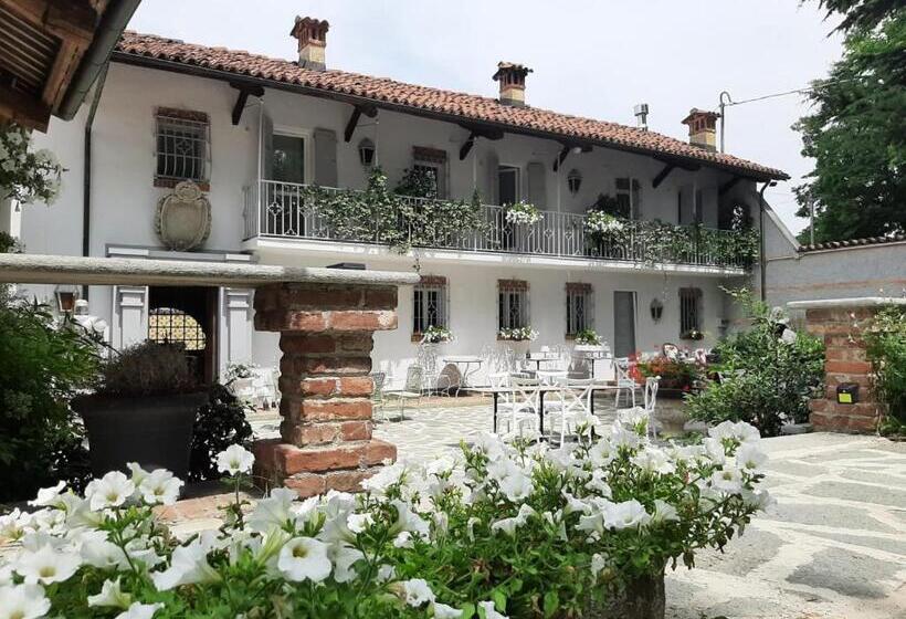 Семейный Номер Вид на Сад, Antica Villa Cuneo  Guest House   B&b E Non Un Hotel A Cuneo