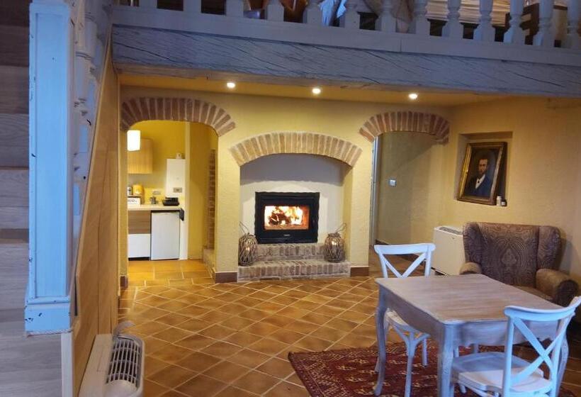 ガーデンビューファミリールーム, Antica Villa Cuneo  Guest House   B&b E Non Un Hotel A Cuneo