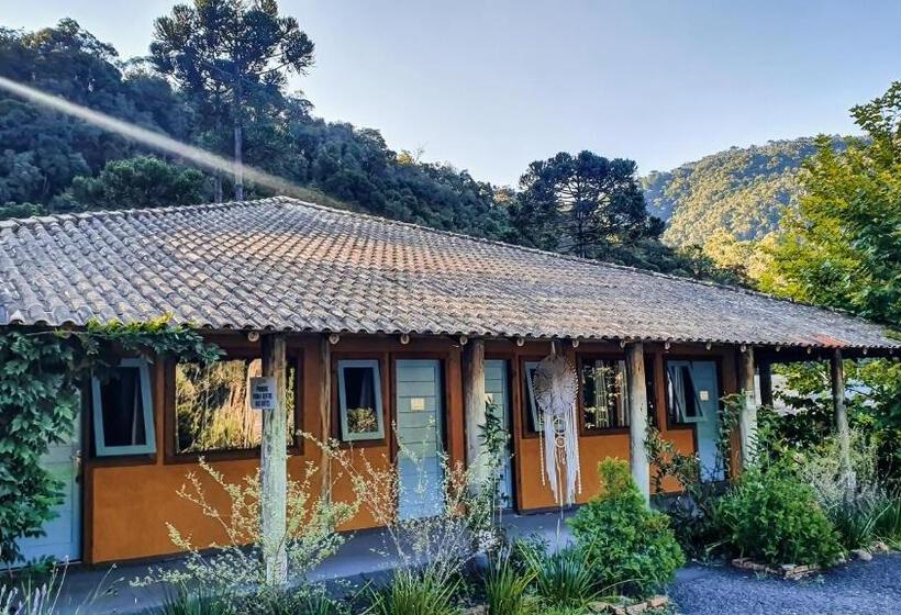 발코니가 있는 스위트, Pousada Jardim Do Buda   Café E Piscina