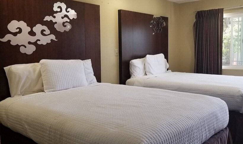 Семейный Номер, Century Motel