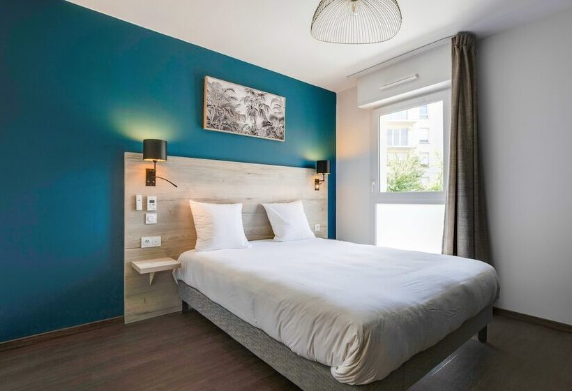 Comfort studio with terrace, All Suites Appart Hôtel Massy Palaiseau