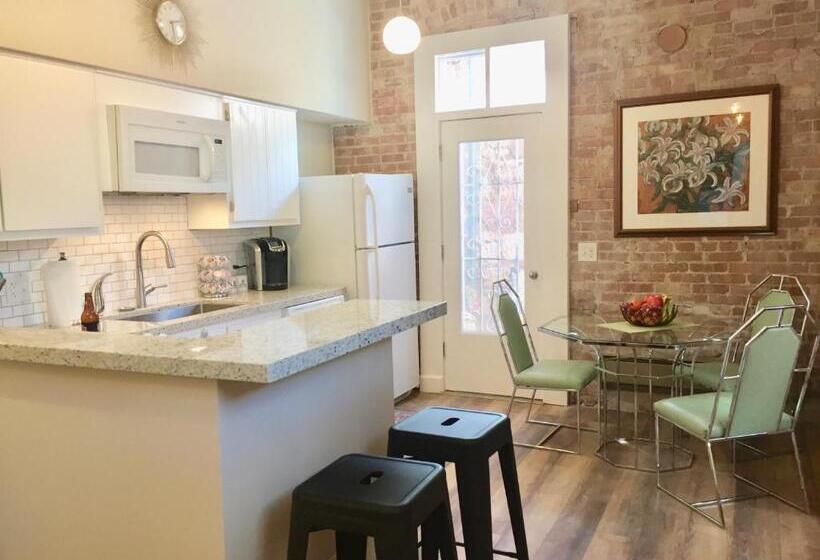 Апартаменты Deluxe 1 Спальня, Bisbee Brownstone Suites