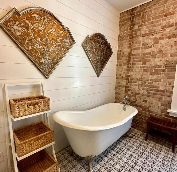 Президентский Люкс, Bisbee Brownstone Suites