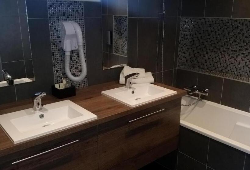 Семейный Номер, Restaurant Le Yeti