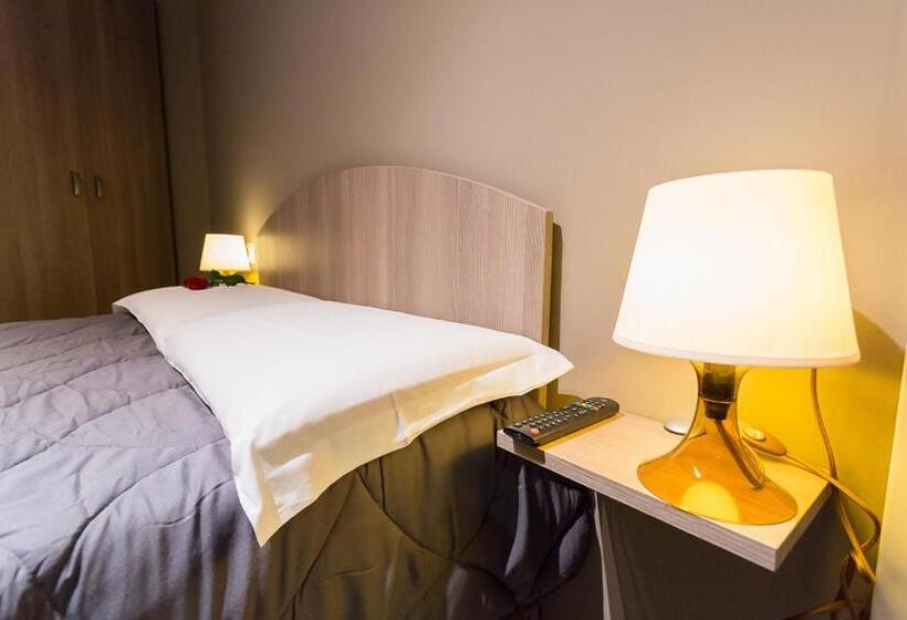 اتاق لوکس, Hh Hermoso Housing Alessandria