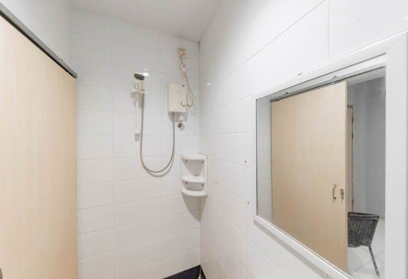 Номер Deluxe, Reddoorz @ Pelajar Pejuang 3