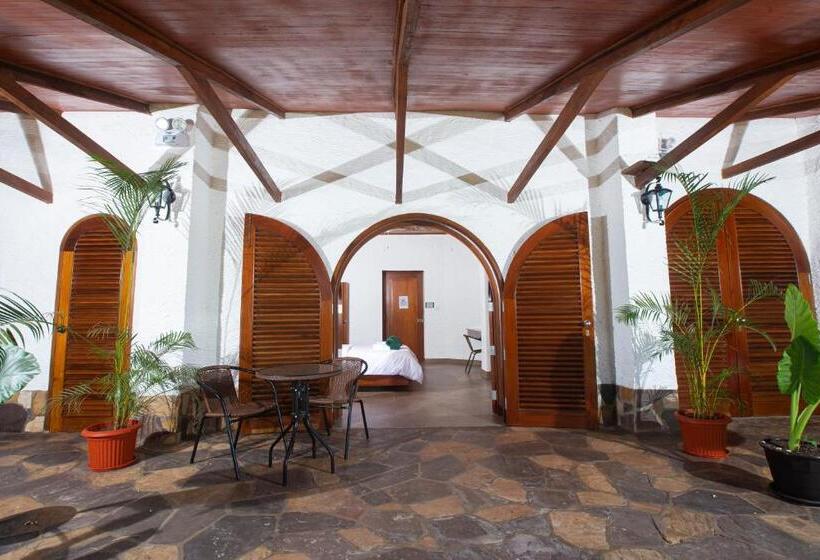 נוף לבריכה, Nature Lodge Apu Samay