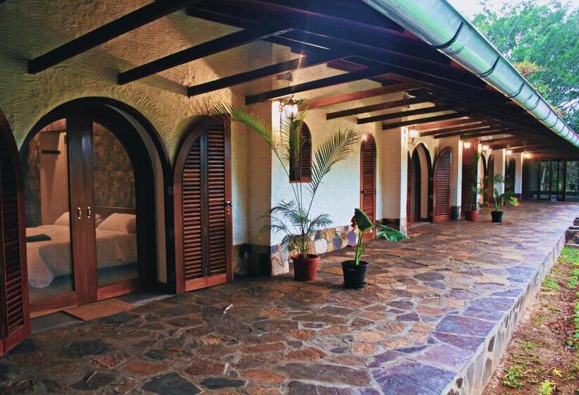 מיטת קינג בסוויטה, Nature Lodge Apu Samay
