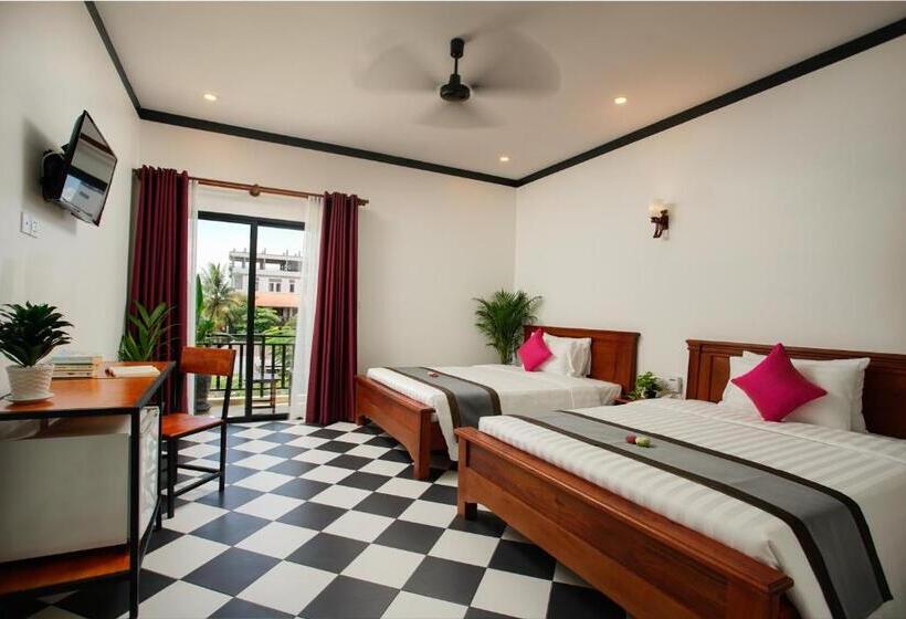 Deluxe Room, Noni Tree Hostel