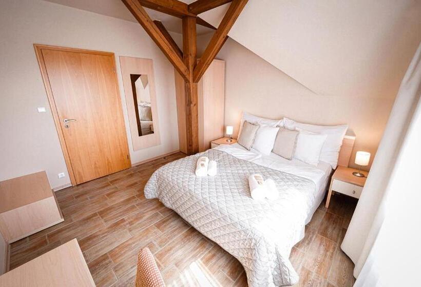 家庭工作室, Slunečná Louka