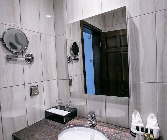 اتاق لوکس, Best Western Plus The Athena Hotel Kampala