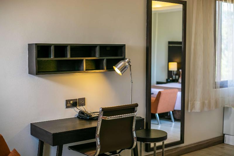 سوییت اجرایی, Best Western Plus The Athena Hotel Kampala