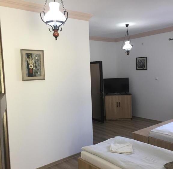 חדר סטנדרט לשלושה, Vila Lion