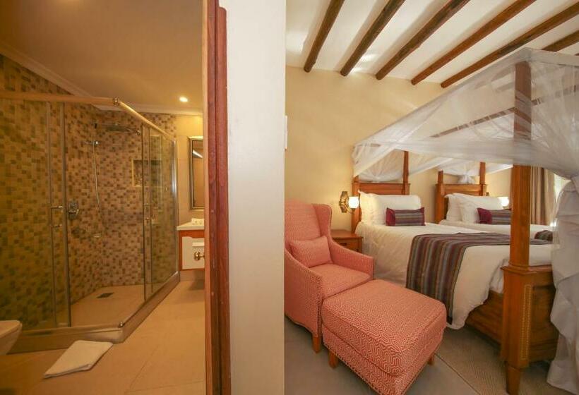 اتاق استاندارد با چشم‌انداز استخر, No 5 Boutique Hotel Limited