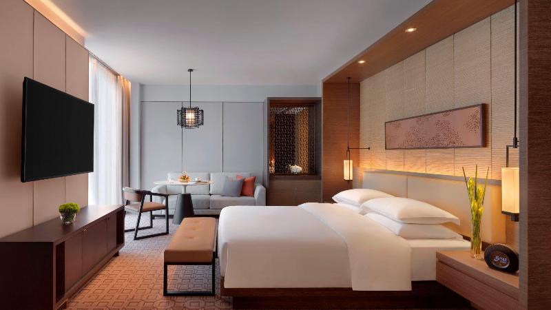 Номер Клуб, Hyatt Regency Zhenjiang