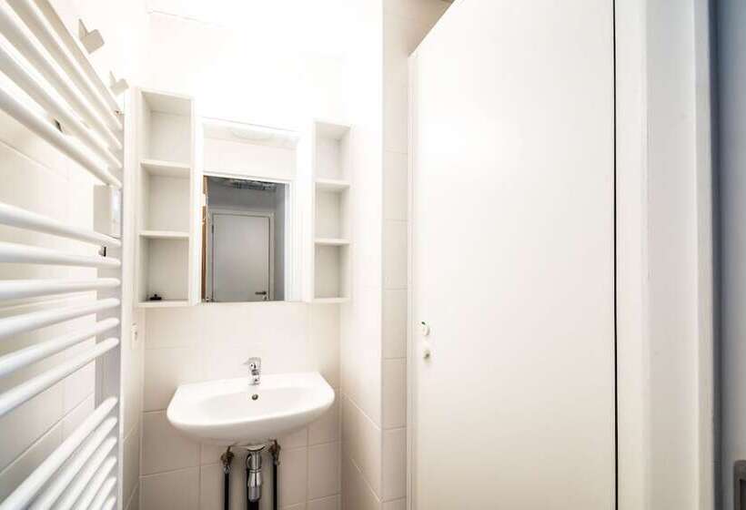 Четырехместный Номер Стандарт, Auberge De Jeunesse Charleroi Youth Hostel