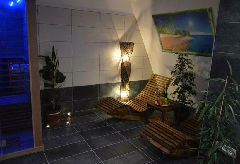 آپارتمان لوکس 1 خوابه, Kolonie