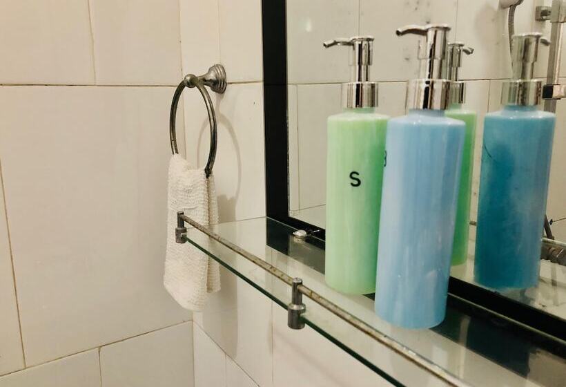 Quarto Comfort, Silver Dome Guest House