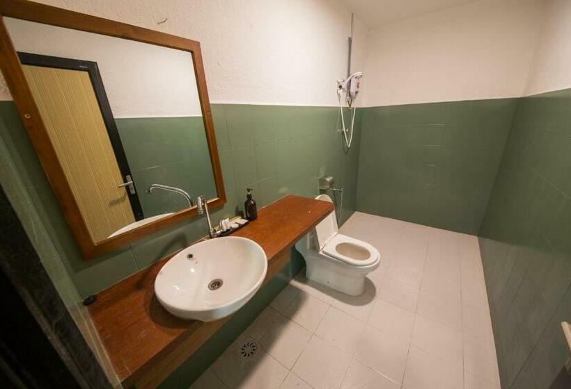 Семейный Номер, Room V @ Jalan Sultanah Near Bus Stop Batu Pahat