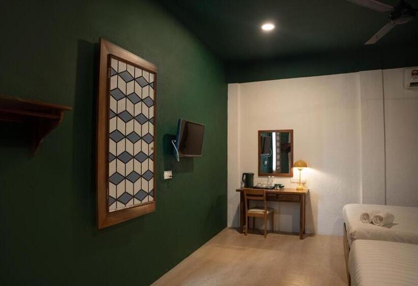 Семейный Номер, Room V @ Jalan Sultanah Near Bus Stop Batu Pahat